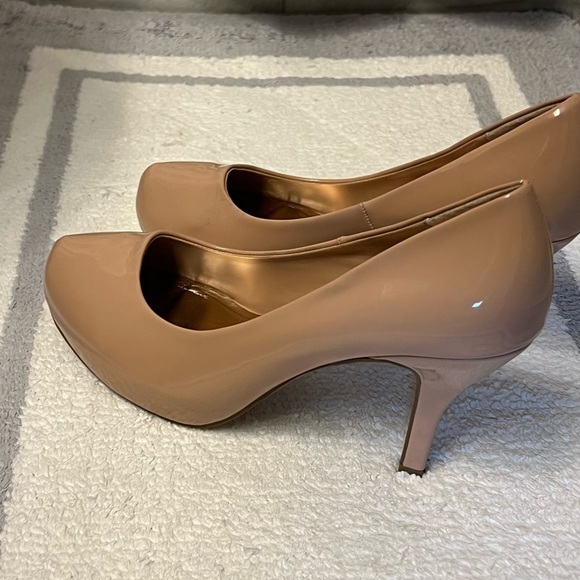 Madden Girl Pink Nude Patent Leather Round Toe Heels 9M - Picture 1 of 6